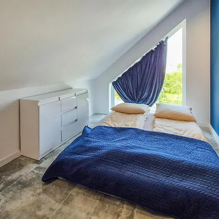 펜션 3 Bedroom In Wapnica